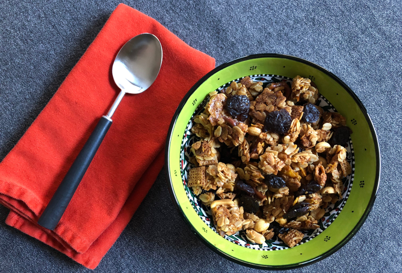 Illustration for article titled Turn leftover party snack mix into granola